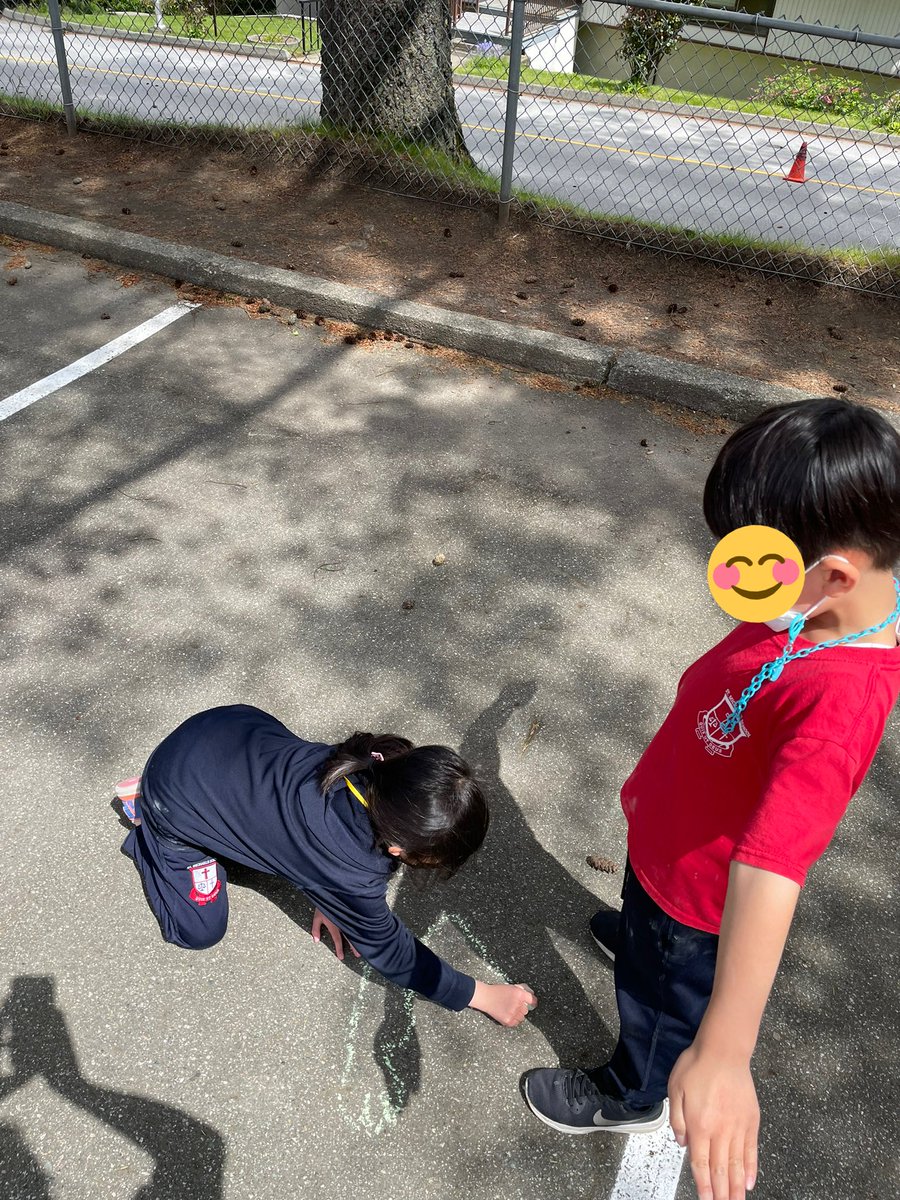 MsAlbertisClass's tweet image. Day 15 #walkingcurriculum challenge: Shadow Walk! Playing with our shadows while the sun peaks in and out of the clouds.