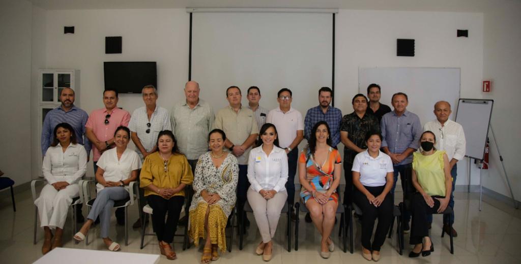Qué gusto conversar con las y los empresarios de la <a href="/CoparmexCozumel/">Coparmex Cozumel</a> sobre nuestra visión de Gobierno. Juntos vamos a trabajar una agenda específica de las necesidades que demanda la isla de #Cozumel🤝,