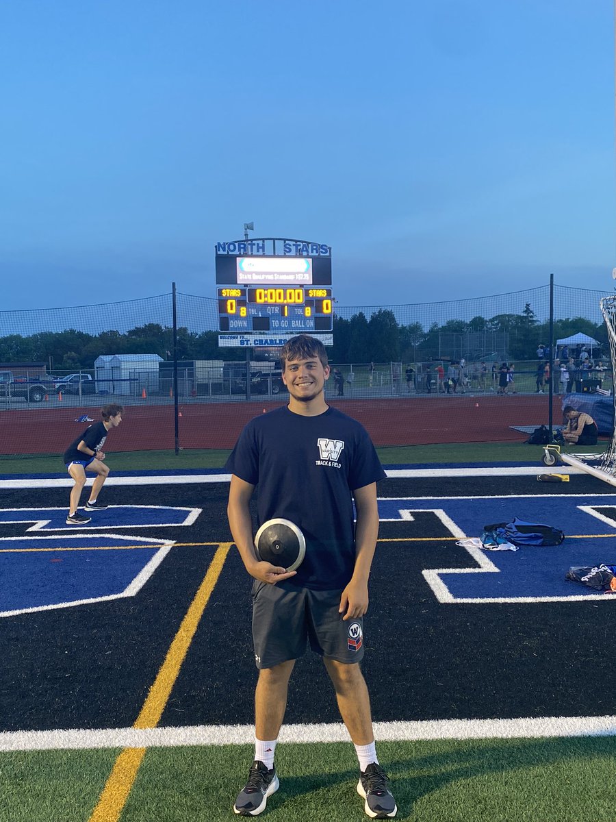Congrats to senior discus thrower <a href="/GiesenMicah/">Micah Giesen</a> on qualifying for the state meet with a throw of 46.72 meters! All he’s done the last 4 years was work hard. Couldn’t be more proud of this young man! #ThrowFar