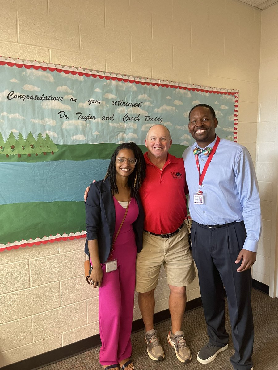RobynWhiteHCS's tweet image. Today, we celebrated our two retirees! I know I haven’t been at @WMSHCS long, but I have truly enjoyed myself with these two!! So blessed to have worked with you both! Congratulations @zerbranittatay1  and Coach Braddy! 7 more days!! #exceptionalteaching #HeartforStudents