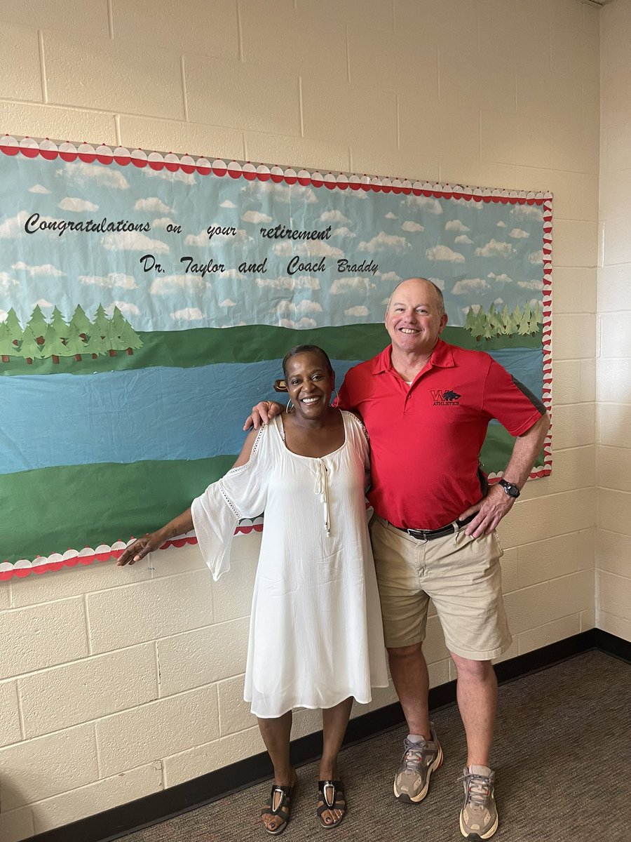 RobynWhiteHCS's tweet image. Today, we celebrated our two retirees! I know I haven’t been at @WMSHCS long, but I have truly enjoyed myself with these two!! So blessed to have worked with you both! Congratulations @zerbranittatay1  and Coach Braddy! 7 more days!! #exceptionalteaching #HeartforStudents