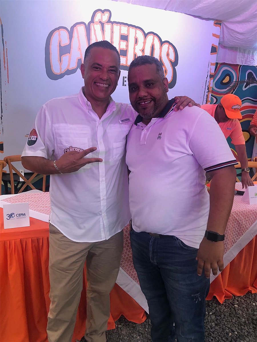 El baloncesto me a dado la oportunidad de conocer y compartir con personas extraordinarias… un gran honor profesor <a href="/tonyruizbasket/">Tony Ruiz</a> y éxito en esta temporada #ConMasFe <a href="/canerosdeleste/">Cañeros del Este</a>