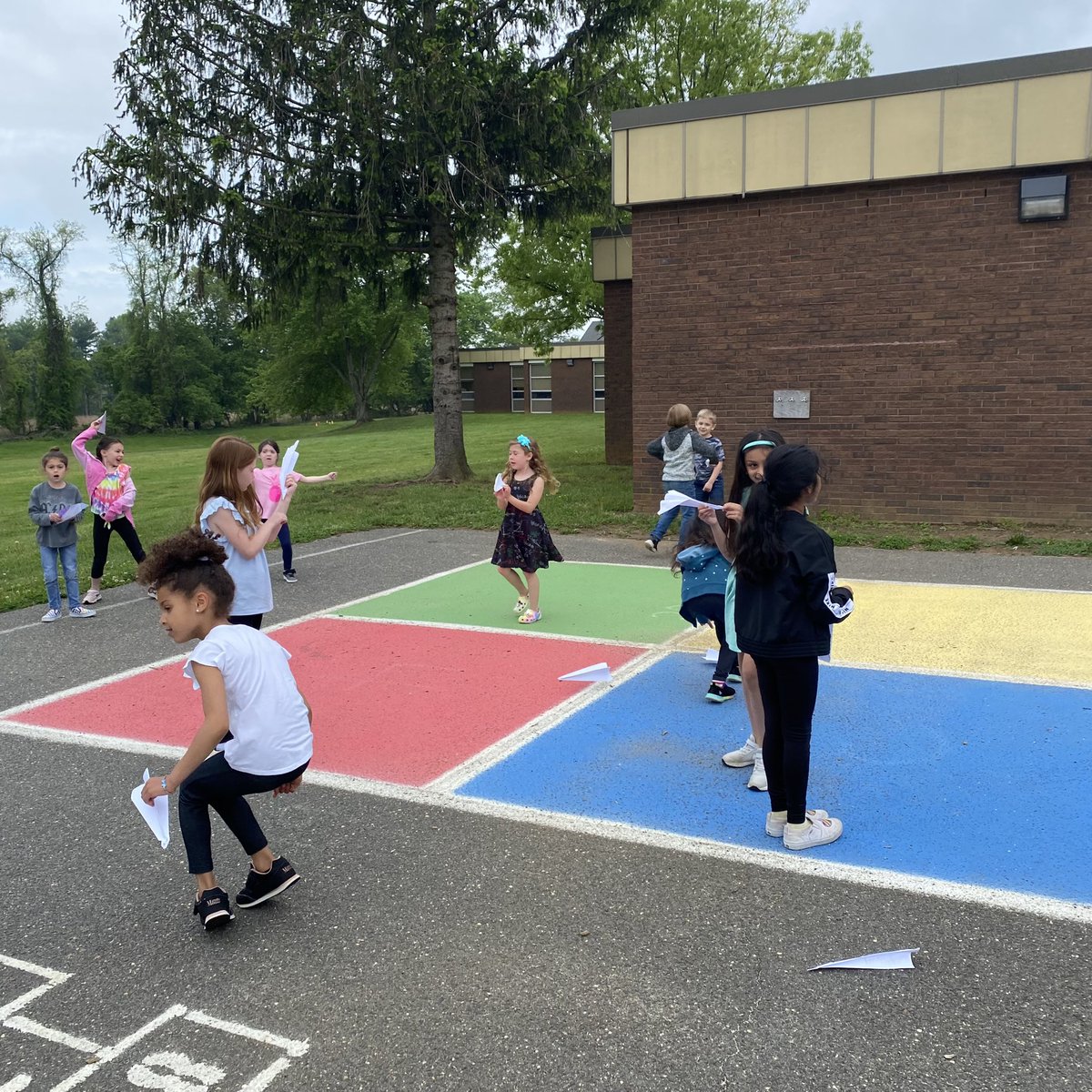Carrie Murray (@crasmurray) on Twitter photo 26 Day Summer Countdown Day A - Paper Airplane Contest. Our 3 First Grade Finalists! <a href="/CRA_Bulldogs/">Applegate School</a> <a href="/ApplegatePBS/">Applegate PBS</a> #ABCcountdown 26 Day Summer Countdown Day A - Paper Airplane Contest. Our 3 First Grade Finalists! <a href="/CRA_Bulldogs/">Applegate School</a> <a href="/ApplegatePBS/">Applegate PBS</a> #ABCcountdown