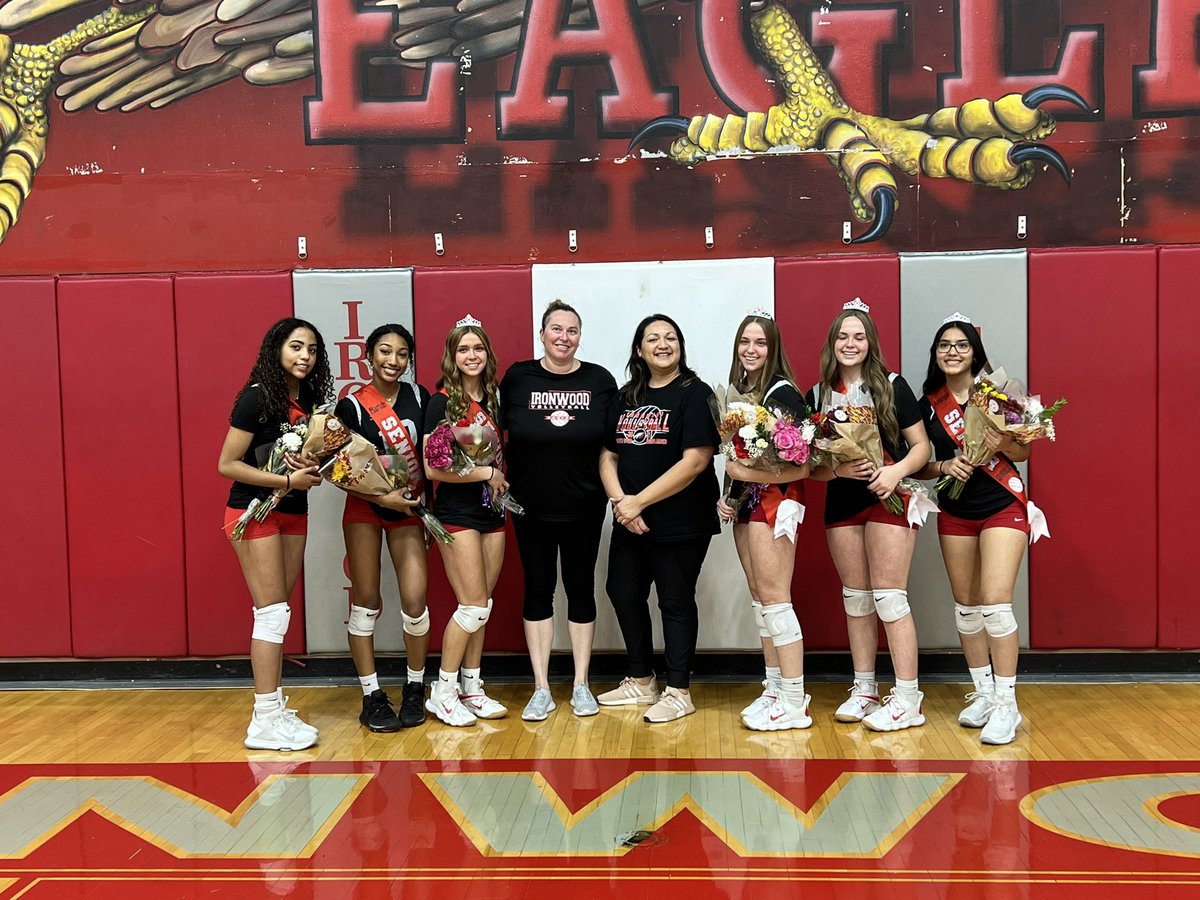 Eagles_VB's tweet photo. Congratulations to our seniors who will be graduating soon and to the entire class of 2022!! 🦅 https://t.co/J6xP9zX31n