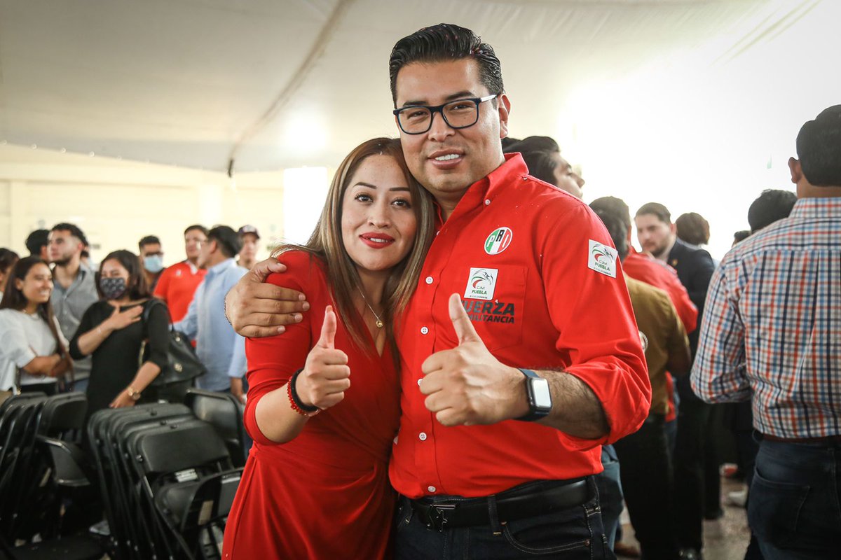 NestorCamarillo's tweet photo. Quiero reconocer a dos queridas amigas de muchas batallas, @MicheleIslasG y @TANIATREJ0, impulsoras de nuestra organización juvenil, quienes con capacidad y compromiso refrendan su lealtad a nuestro partido todos los días. ✅️👍 https://t.co/P2dj9J87YW