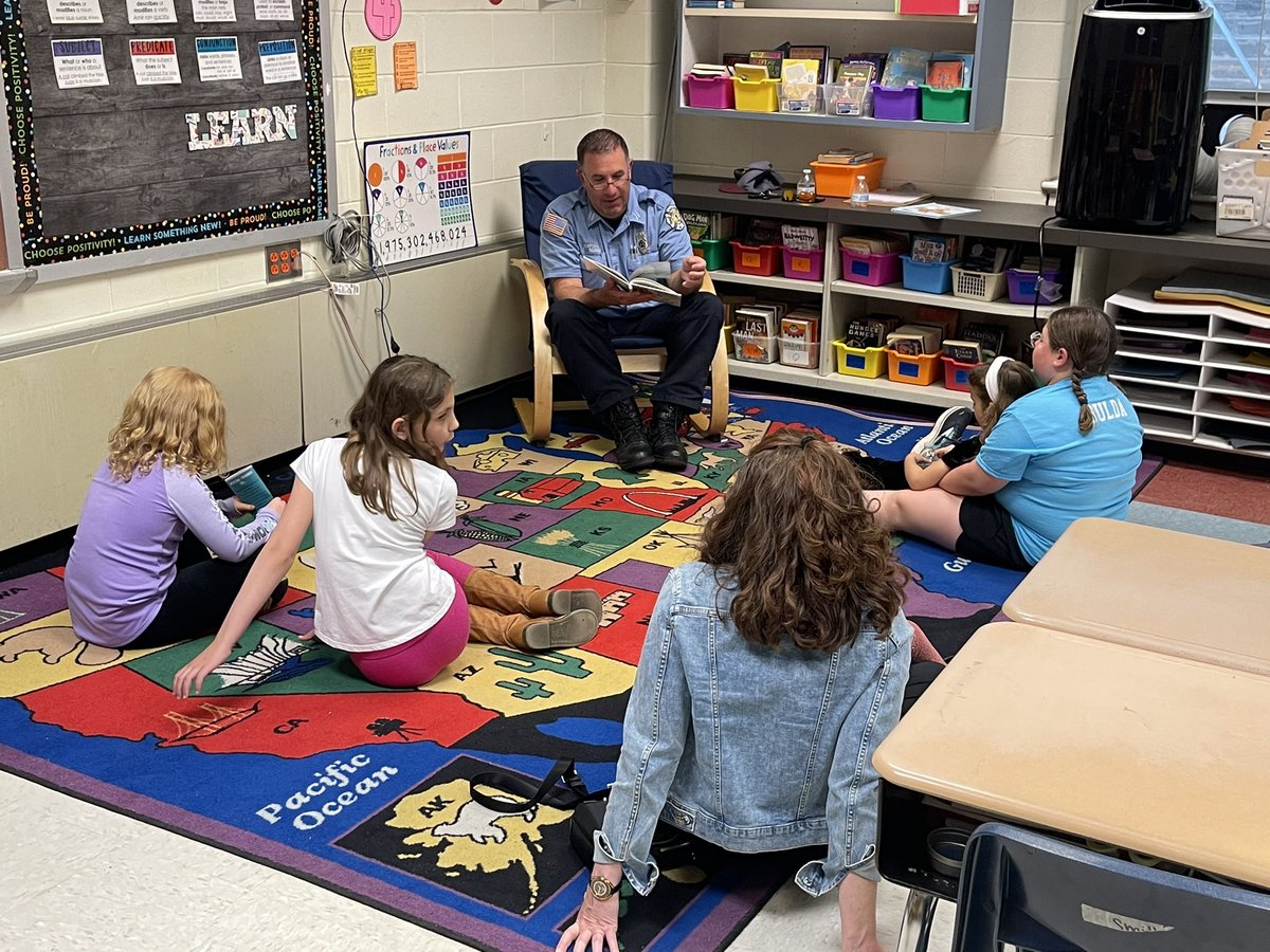 krsprincipal's tweet photo. Great Night for Reading!
Thank you to the teacher readers! Thank you to Mayor Conley @ConleyForMayor, and Captain Nunn for reading! https://t.co/vgI1cEZXUR