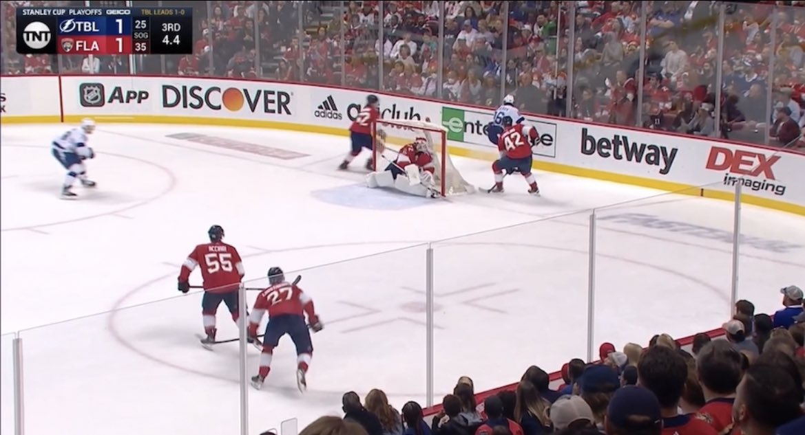 hockey images that precede unfortunate events (@unfortunatehky) on Twitter photo 