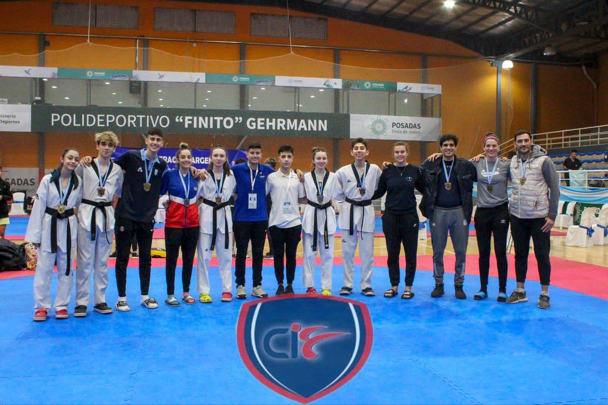Horizonte_2028's tweet image. #Taekwondo 🥋 / Nacional Open de Misiones: La Asociación Taekwondo La Plata cosechó 12 medallas.

▫️ Adultos.
🥇 @CCazzappa -73kg
🥇 @Santi_Policelli -58kg
🥇 @AgustinAlves02 +87kg
🥈 @sofiatournier -49kg
🥉 @pedroserino -80kg

📸 Centro Integral Taekwondo del club Unión Vecinal