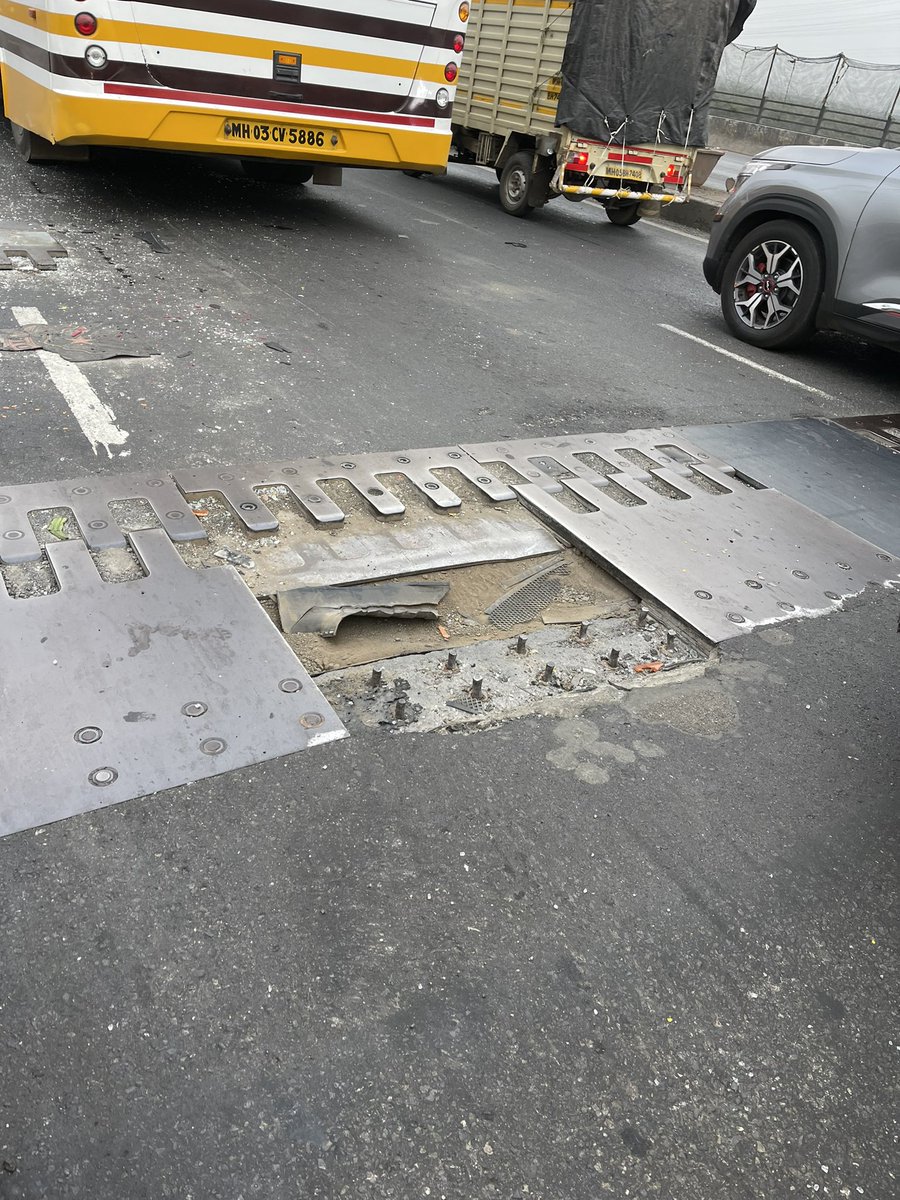 CyrusDhabhar's tweet photo. IMPORTANT AND POSSIBLY LIFE THREATENING!! This has happened on the Vashi Creek Bridge. And I’m told this isn’t the first time in the last few days that this has happened! Guaranteed accident if you hit it at any sort of moderate speed! @RoadsOfMumbai @MTPHereToHelp @MumbaiPolice https://t.co/u0hzz0eQXQ