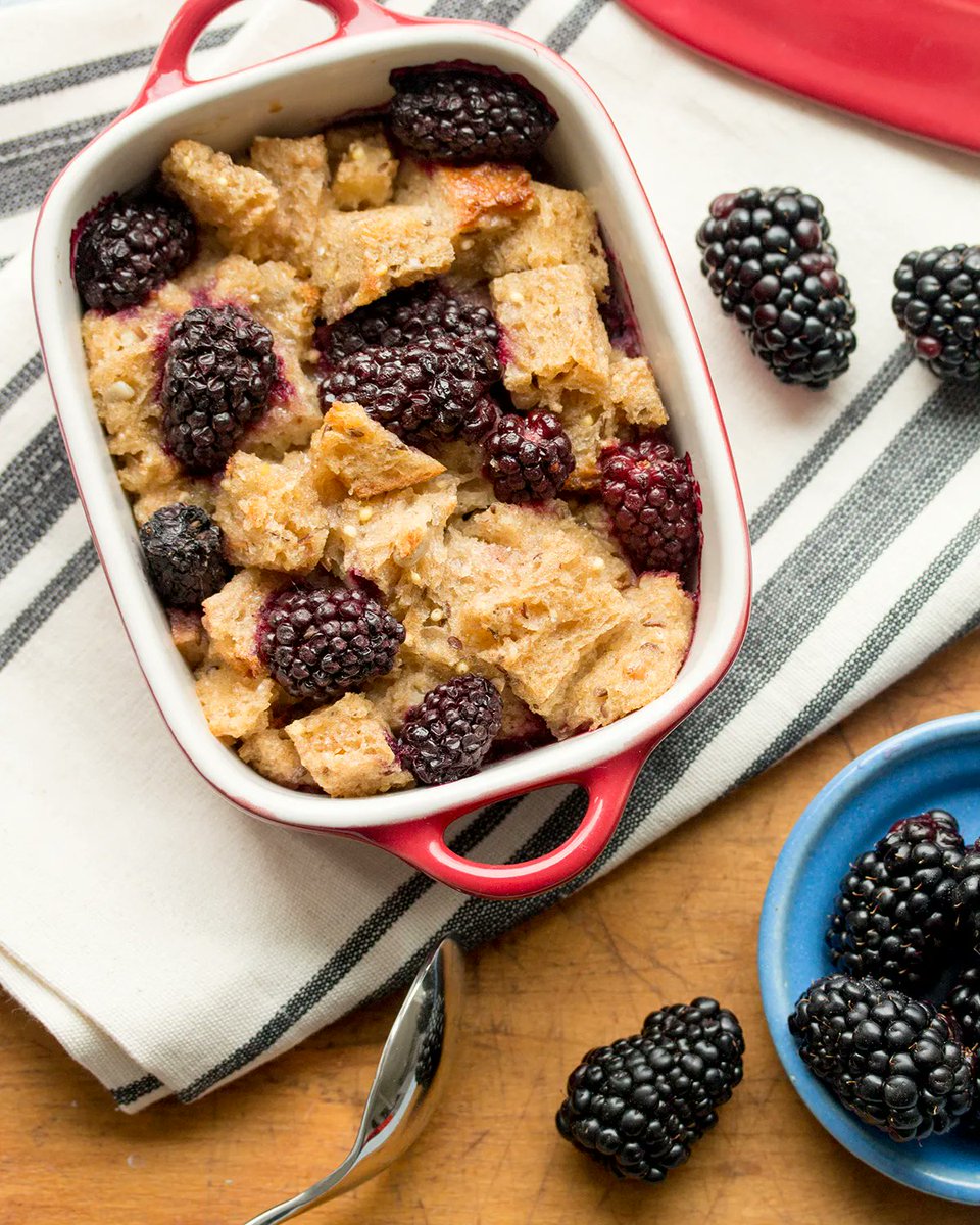 oregonberries's tweet photo. This warm vanilla, honey, &amp; blackberry bread pudding is perfectly sized for two! This mini dessert comes together in a flash with less than 8 ingredients for an easy weeknight treat!

https://t.co/j4x2bjEeGP

#oregonberries #blackberries #breadpudding #easydessert #dessertfortwo https://t.co/oXBcDRU0dU