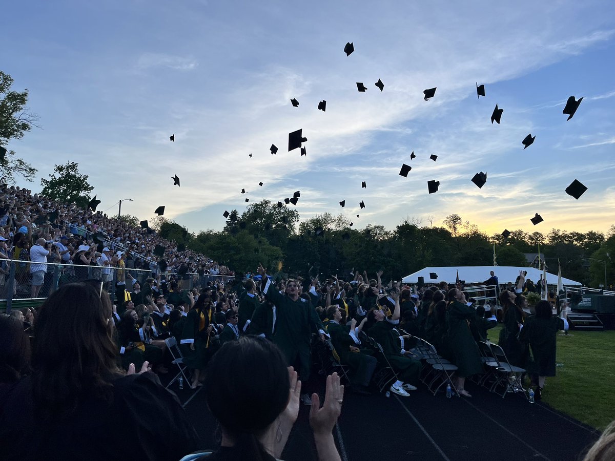 gbwssdpt's tweet photo. A stellar evening! Congrats class of 2022! https://t.co/jqlLi5zAQP