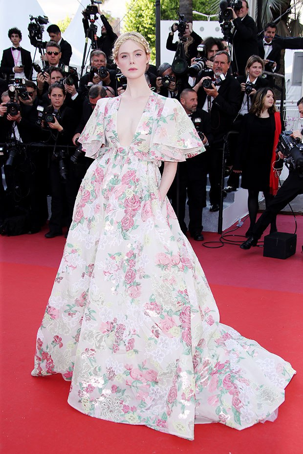 softnadjah_png's tweet photo. elle fanning on the red carpet never disappoints https://t.co/sm1QJ4OhHU