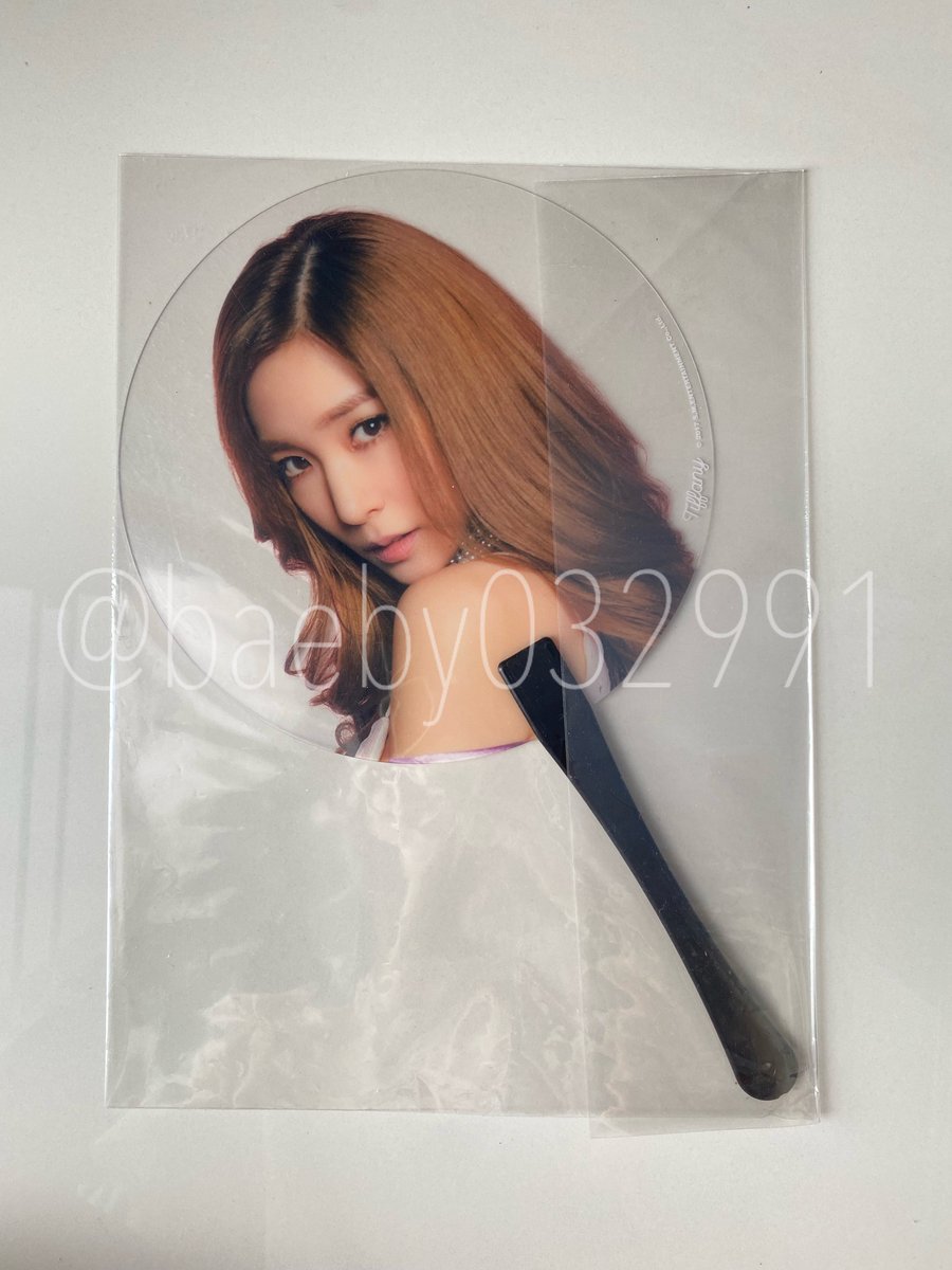 baeby032991's tweet photo. 💌พร้อมส่ง💌

📓พัด ทิฟฟานี่
📮ราคา 150 รวมส่ง 

สนใจสอบถามทาง dm ได้เลยค่า
#ตลาดนัดโซชิ #ตลาดนัดโซวอน #ตลาดนัดsnsd https://t.co/rl1EsLazxX