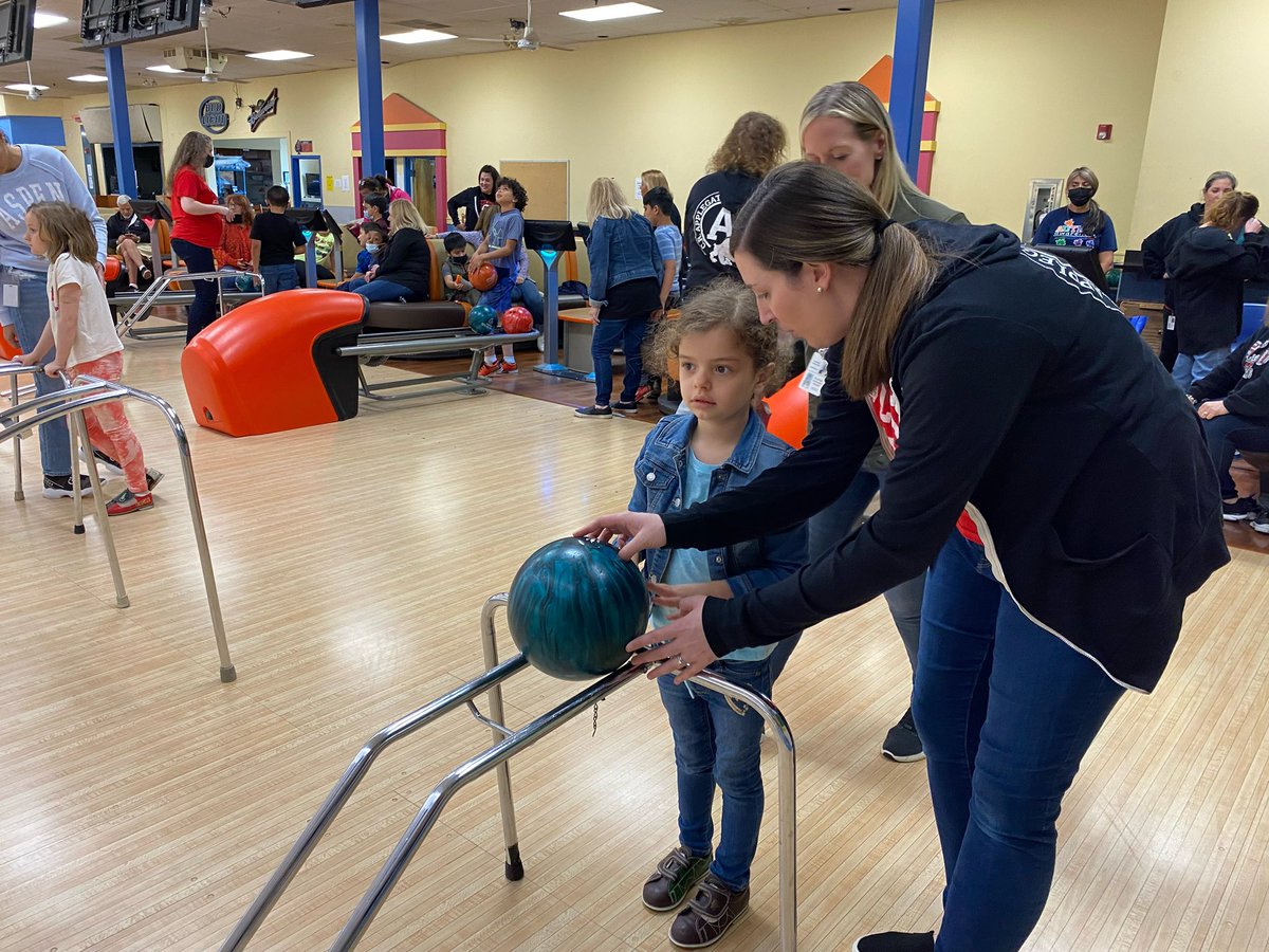 CRAMrsWeiss's tweet photo. Thank you @FreeholdPace for supporting our successful CBI Trip to the bowling alley. The students did amazing in waiting their turn, following directions and simply having fun! Truly so proud! 🎳😊 #Fts4rkids @CRA_Bulldogs  @CRAMrMillaway @robyn_klim @MrsFilozof_FTS https://t.co/CSDVh1p9ir