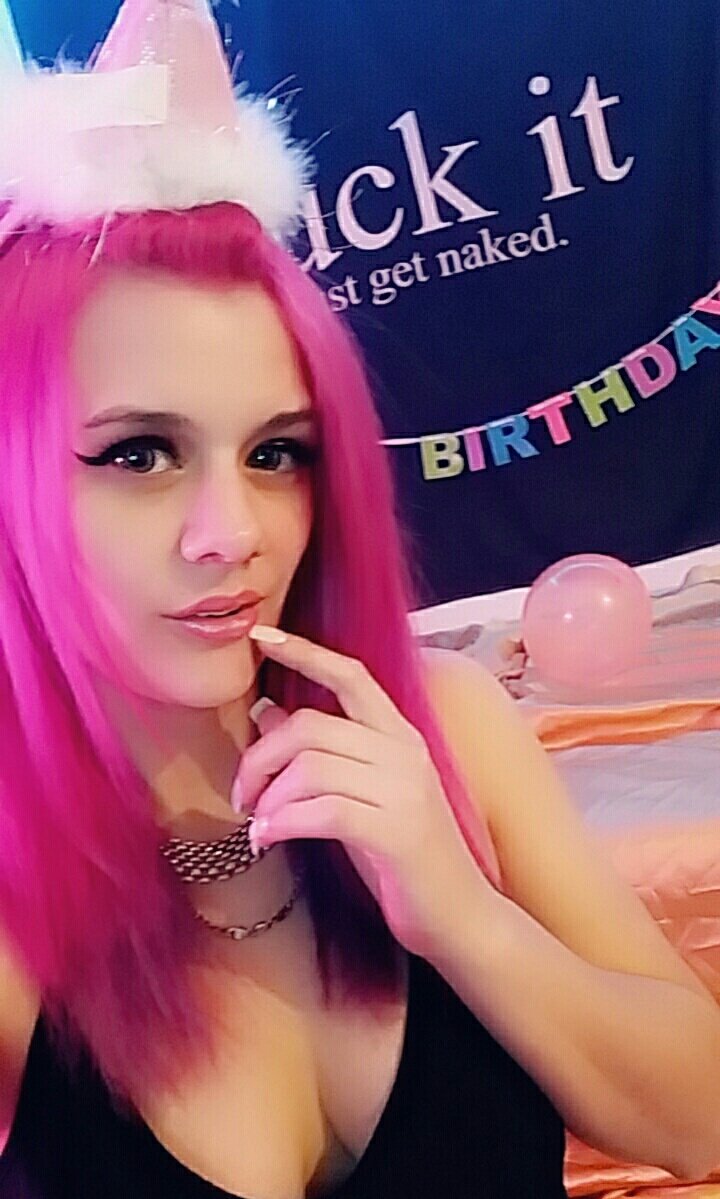 KinkyCandys's tweet photo. It's my #Birthday #birthdaygirl 

🎂I'm live now at https://t.co/eOQDm0Qlsk

🎁My wishlist is https://t.co/r4JoO7EnoC

🎉Get the movies i star in at https://t.co/8mVw1ux7TP

🎈Join my https://t.co/1Fj7meIcLU 

🍬All tips &amp; gifts are appreciated!! xoxo https://t.co/5gyRKKUaaS