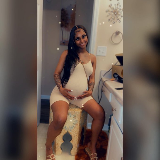 Watch BAE.'s leaked NSFW photo on TwXstars