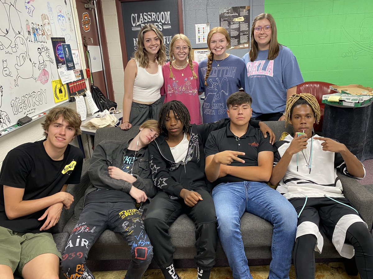 ByngTv's tweet photo. ByngTV 2021/2022 seniors came today and painted their names on the door-it’s a tradition. This is a great bunch-all fun, creative and smart. #piratepride #byngpride https://t.co/gqElEaSW58