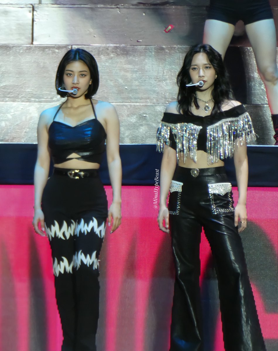 HELP...😲🥵
these two together really would end lives 

#MINA #미나 #ミナ #JIHYO #박지효 #TWICE #TWICE_4TH_WORLD_TOUR_ENCORE #MIHYO