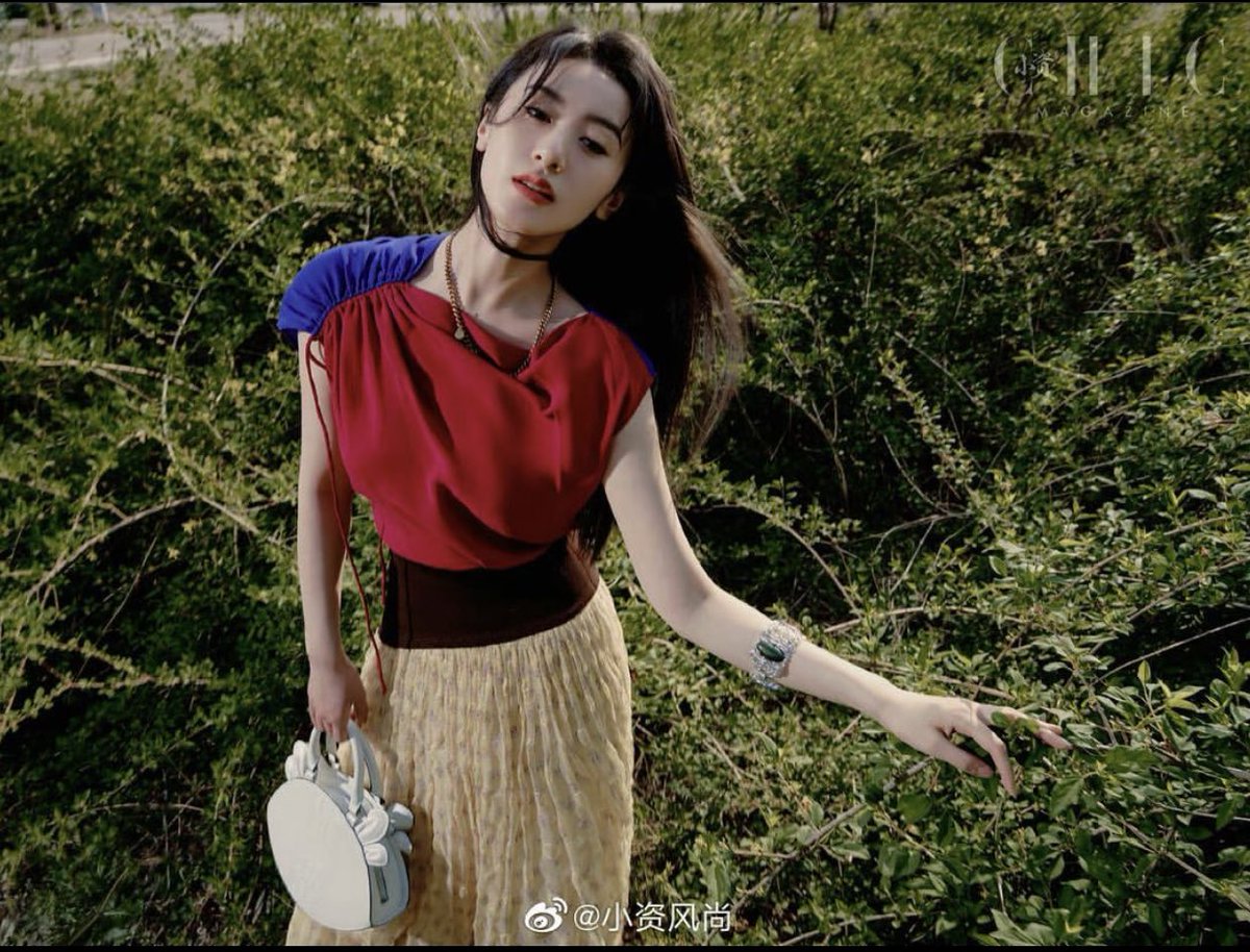crystalyuanbr's tweet photo. 📸I Ensaio fotográfico da Revista Chic. 🤩
#YuanBingYan #CrystalYuan #Chic  
~Hyun ⏳ https://t.co/o7s2SVJF6T
