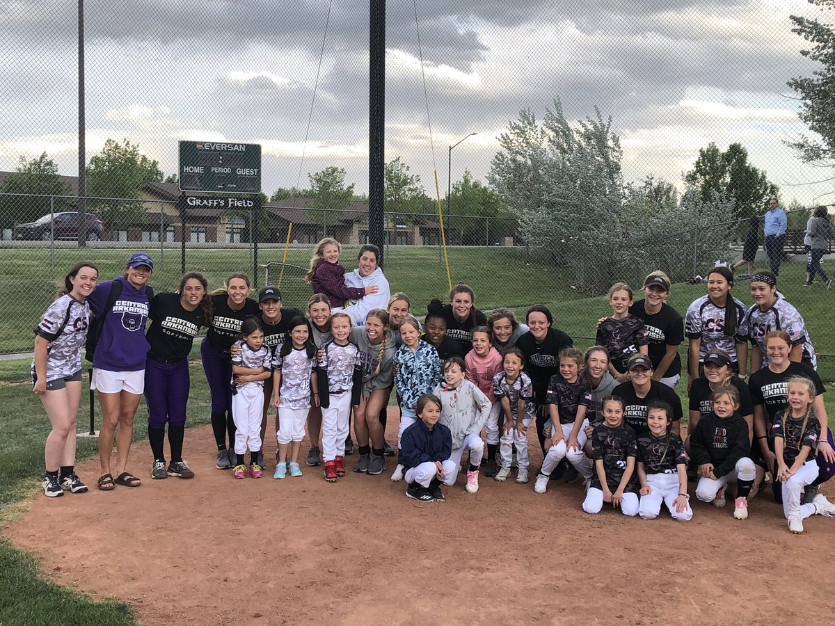 UCASoftball's tweet photo. Had a great time helping out with the Colorado Softball Academy Futures after practice!

@WomensNISC #BearClawsUp https://t.co/TiQUlDY5wv