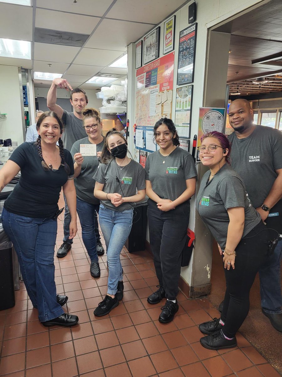 shelliwolf's tweet photo. ATL for Janine at #teamstreamwood ! Janine has embraced Food Running, & has helped bring back guests by acing her 1st and 2nd degree behaviors. She had proven to be an amazing chilihead with a bright โ๏ธ future! @Chilis #chilislove @GumpMike @NicholasBPaxton @DingmanAdam https://t.co/ViCVvJtDZF