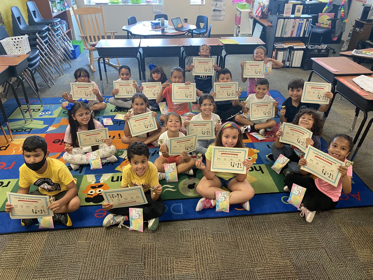 LuzSeda3's tweet photo. So happy to be able to celebrate our hard working Imagine learning ELL🌟🌟🌟’s https://t.co/aljhnIUBqX