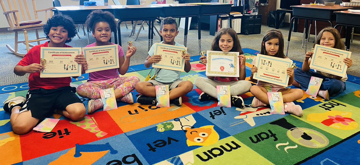 LuzSeda3's tweet photo. So happy to be able to celebrate our hard working Imagine learning ELL🌟🌟🌟’s https://t.co/aljhnIUBqX