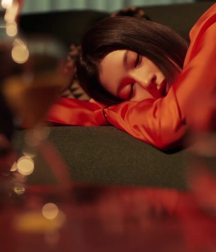 sanapics's tweet photo. minatozaki sana is the definition of pure perfection https://t.co/1CwsE2pI3N