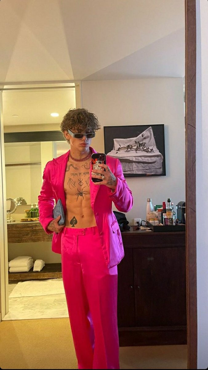 luvlhacker's tweet image. ESSE HOMEM É DE OUTRO MUNDO!!