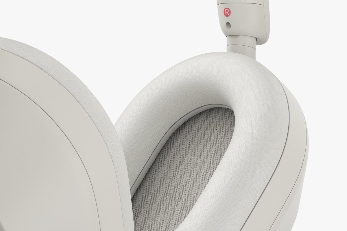 madMIX_X's tweet photo. Sony WH-1000XM5.
Modeling in a 3ds max. 

Author models:
https://t.co/aZLCk07Nxw

#3d #audio #sony #macbook #3dmodeling #3dsmax #notebook #iphone13 #AirPodsMAX #headphones https://t.co/554l6Q47uH