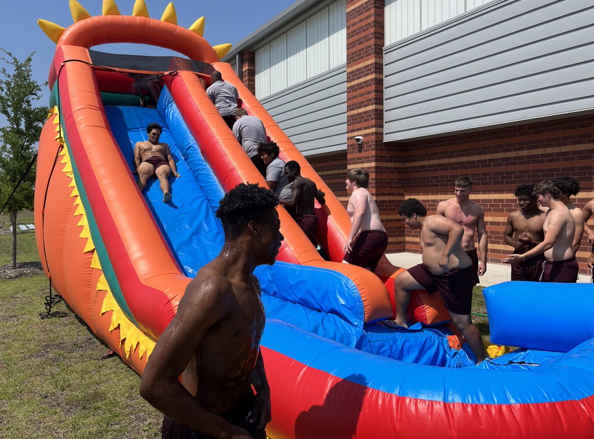 coachcoryc's tweet photo. How do you celebrate the end of a great off-season and football skills? #WaterSlides #LetEmHaveFun #WeWillWin #LEO #BAL https://t.co/CMpDGoEBuw