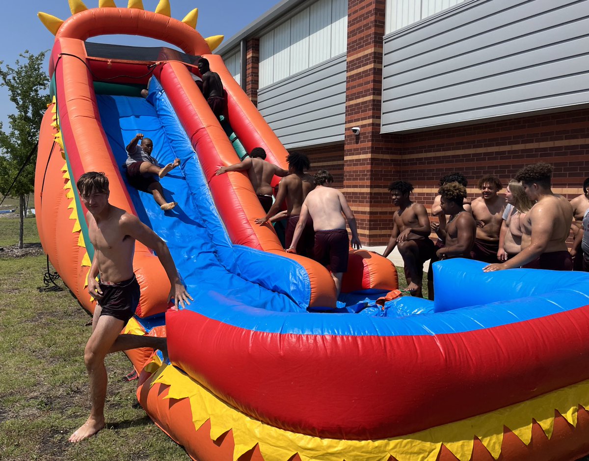 coachcoryc's tweet photo. How do you celebrate the end of a great off-season and football skills? #WaterSlides #LetEmHaveFun #WeWillWin #LEO #BAL https://t.co/CMpDGoEBuw