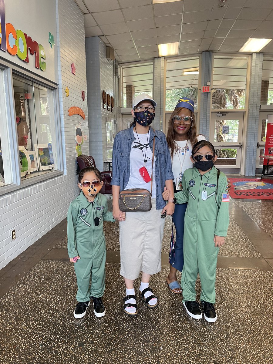 Ms_KimKiser's tweet photo. @GrissomHISD Go Rockets 🚀 staff, students, parents we had a Great time!! We couldn’t do this without you! Our scholar projects are Amazing https://t.co/EiRoqrYHFV