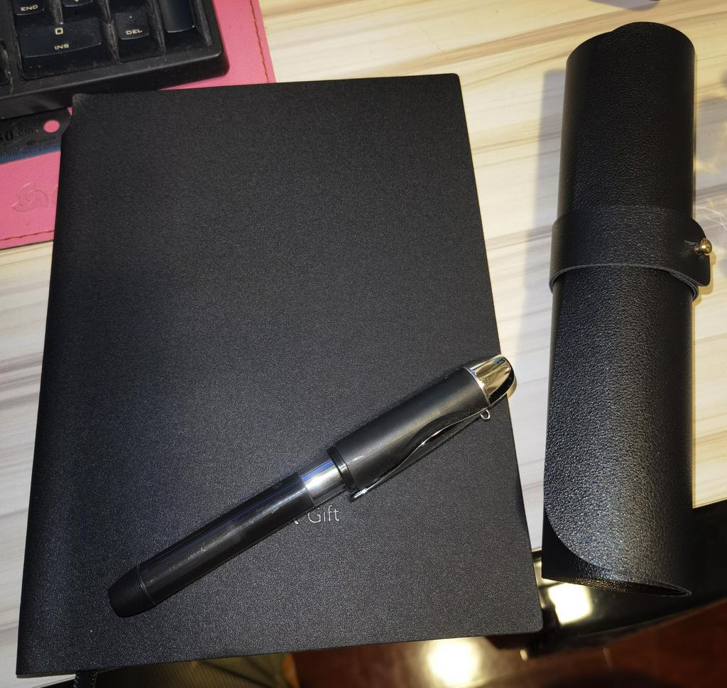 不管怎么说，再次看见他的那一刻，甚至不需要任何挑逗，我就硬了。520快乐。