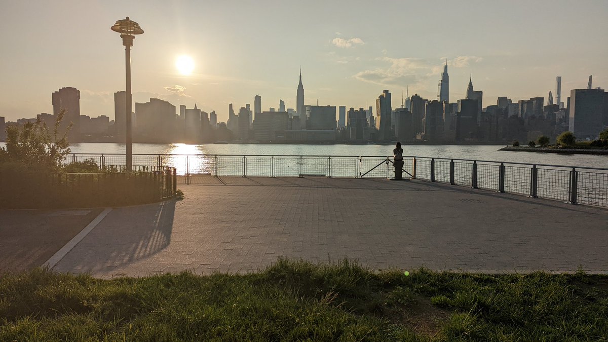 TSmithJr40's tweet image. Sunset view of NYC