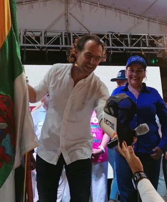 UsecheMargoth's tweet photo. #Huila. Hoy, en Neiva la capital Bambuquera de Colombia, nuestro futuro Presidente @FicoGutierrez y nuestro amigo Vicepresidente @Rodrigo_LaraS , recibe el apoyo de los líderes @PartidoMIRA @AnaPaolaAgudelo. ¡Vamos a unir a Colombia! #MIRAconFico #FicoPropone #FicoUneAColombia https://t.co/QRoXKUl3LD