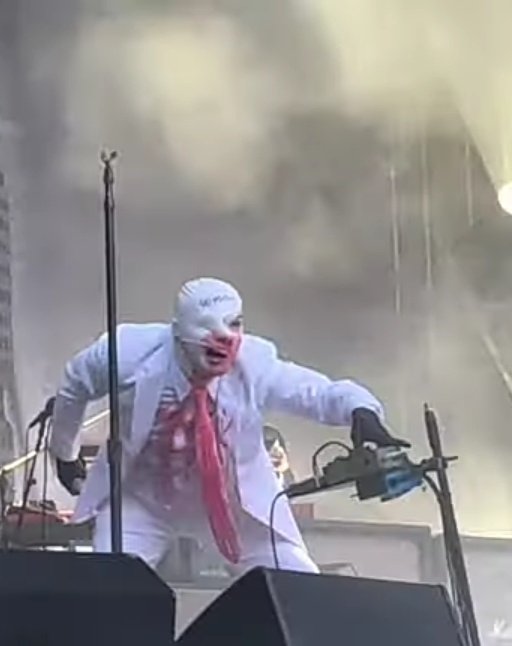 fuckingemoclown's tweet photo. -джерард, нас сегодня снимают, давай без выебонов пожалуйста
-.... https://t.co/kOjS4kAR6s