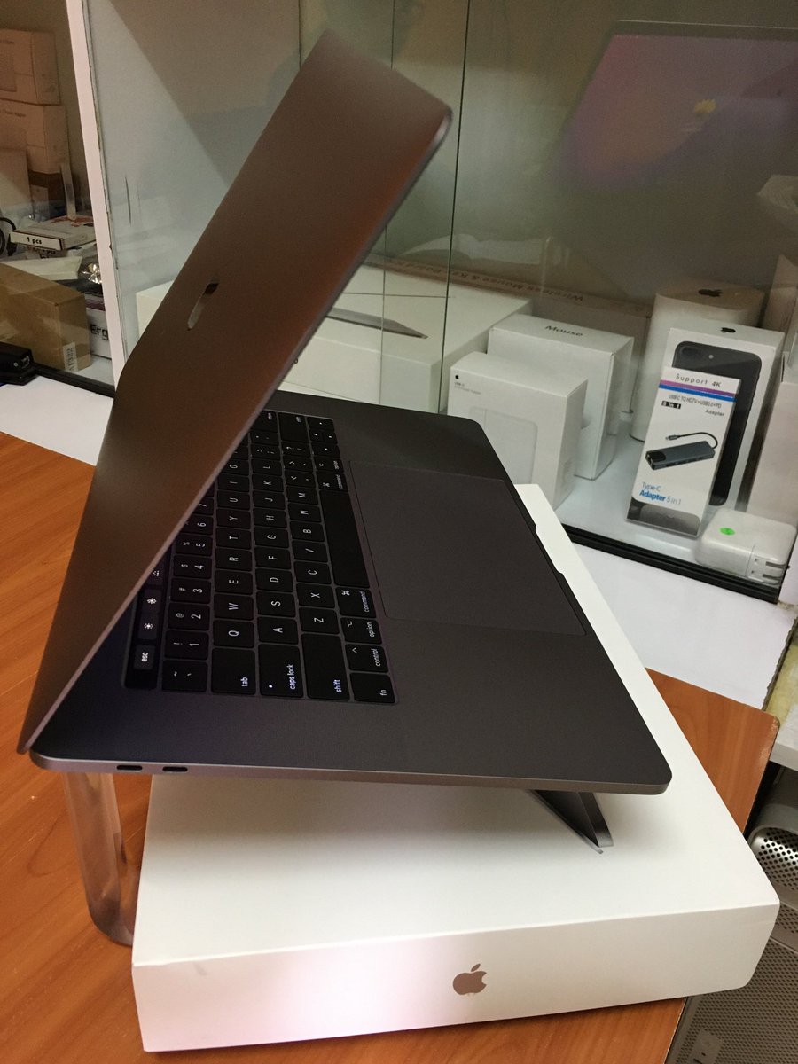 ISAACKIPKEMEI's tweet photo. MacBook Pro 16 inch 2019 model, core i9, 16gb / 512gb or 1tb flash storage on offer ⁦@Splice_ke⁩ ⁦@Cliffchongeh⁩ #weworknow https://t.co/6mTdkUjuvF