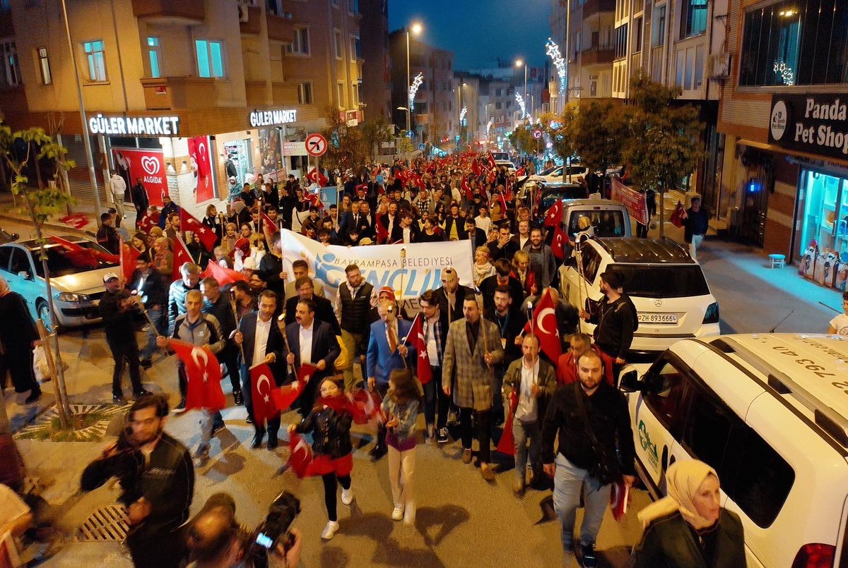 Bayrampaşa’da 19 Mayıs Gençlik Yürüyüşümüzde meşalelerimizi yaktık ve Gençlik Konserimizi gerçekleştirdik.🇹🇷
19 Mayıs Atatürk’ü Anma Gençlik ve Spor Bayramımız kutlu olsun Bayrampaşa 🇹🇷