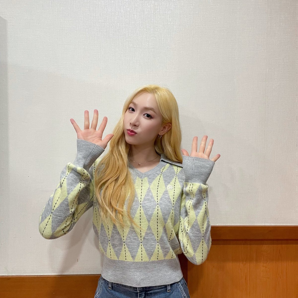 officialLABOUM's tweet photo. [#소연]

상큼 그 자체
인간 비타민 소연이와
행군기 본방사수!!🍋

#LABOUM #라붐
#국방TV #행군기 https://t.co/pu82MYpI8v