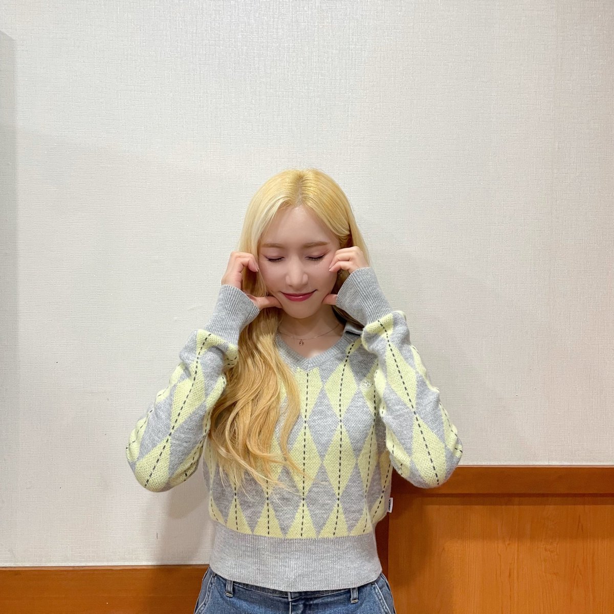 officialLABOUM's tweet photo. [#소연]

상큼 그 자체
인간 비타민 소연이와
행군기 본방사수!!🍋

#LABOUM #라붐
#국방TV #행군기 https://t.co/pu82MYpI8v