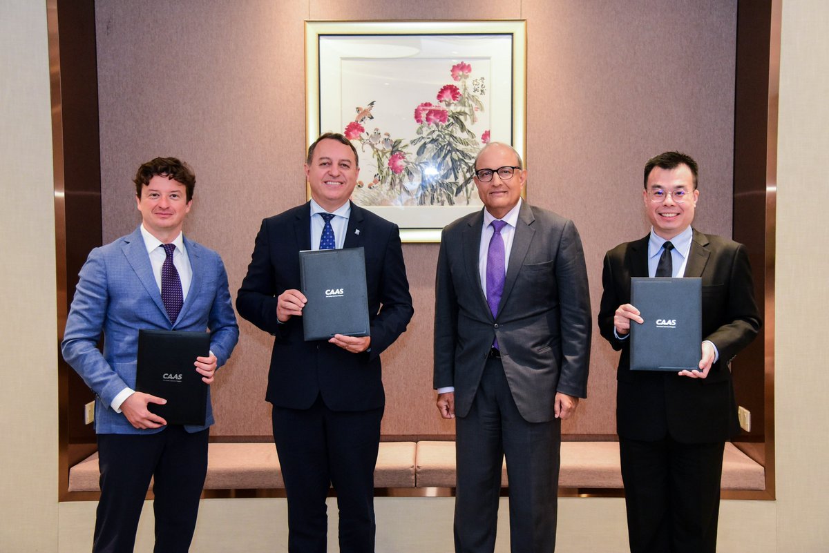 ACIAPACMID's tweet photo. We are pleased to have signed a #MoU with 
@ACIWorld and @SingaporeCAAS this week to strengthen the existing programmes, as well as enhance collaboration on sustainability, aviation safety, security, and airport management. #partnerships MoU signing at @ChangiAirport https://t.co/D4bMZCAOLD