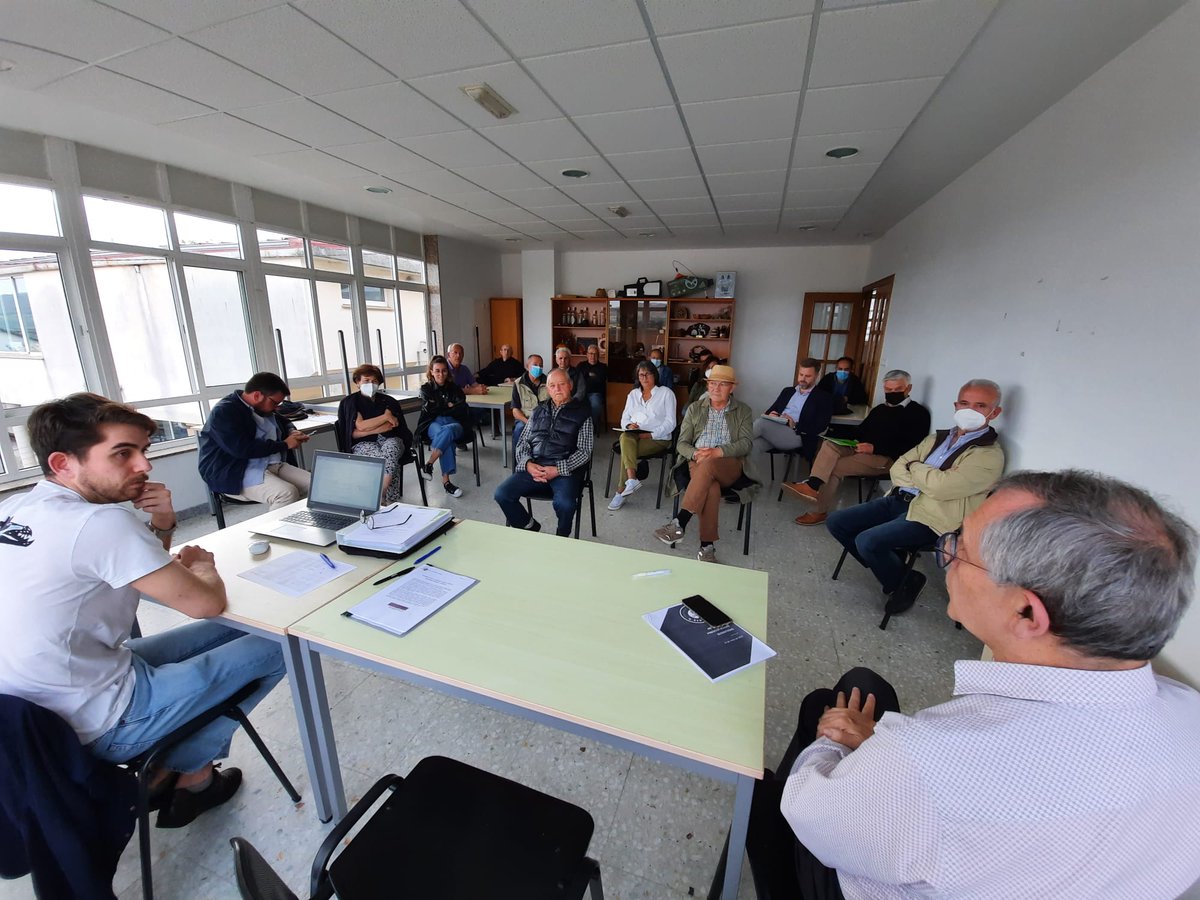carballo_gal's tweet photo. A Comisión de Toponimia da Real Academia Galega propón, tras un minucioso estudo, a utilización do topónimo Verdillo en lugar de Berdillo. O informe presentouse onte no Consello Parroquial.

Os detalles, na nosa web: https://t.co/WjG6jct3Lu https://t.co/OdaoT3o4Jg