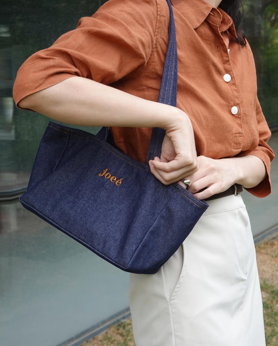 studiojoee's tweet photo. [early reviewer recruit]

소재와 마감에 집중한 Denim boat bag
⠀
데님 보트백을 미리 체험해보시고 스튜디오 조에와 함께 취향을 나누고 공유해주실 #얼리리뷰어 를 모집합니다.

자세한 내용은 링크에서 확인해주세요 :)

https://t.co/6APje5Rsox https://t.co/SmFYhja3zr