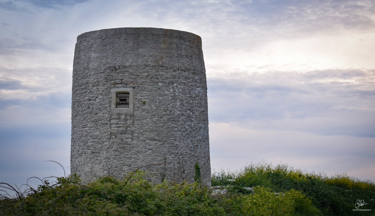 davidgoulden's tweet photo. One of the Portland windmills captured at Dusk last night. 📷 #Photography #PhotoOfTheDayChallenge #Dusk #StormHour #History #Heritage #Portland #Dorset https://t.co/ToAJwlcCVJ