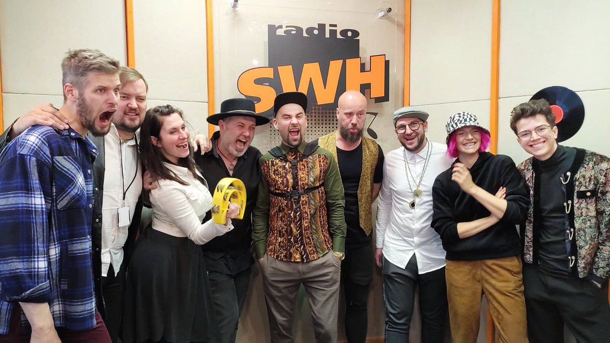 Kā ierasts, skaļi un traki! Radio SWH studijā ciemos bija Very Cool People (<a href="/vcplv/">Very Cool People</a>), kuri jau šovakar uzstāsies Aristīdas pagalma atklāšanā. Tiekamies vakarā! 🤩