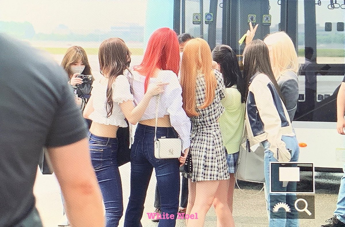 kimwintys's tweet photo. leave it to kim chaehyun to make sure that all their memories are documented on camera 🥹❤️‍🩹 https://t.co/nirFKISdEV