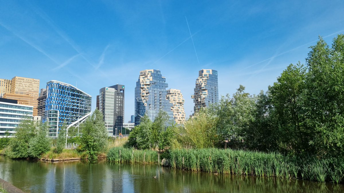 Lankfield's tweet photo. Bedrijfsexcursie vandaag met #Solarlux. Mooie architectuur bekijken met hele mooie kozijnen uiteraard :-D https://t.co/ahi57zzcWB