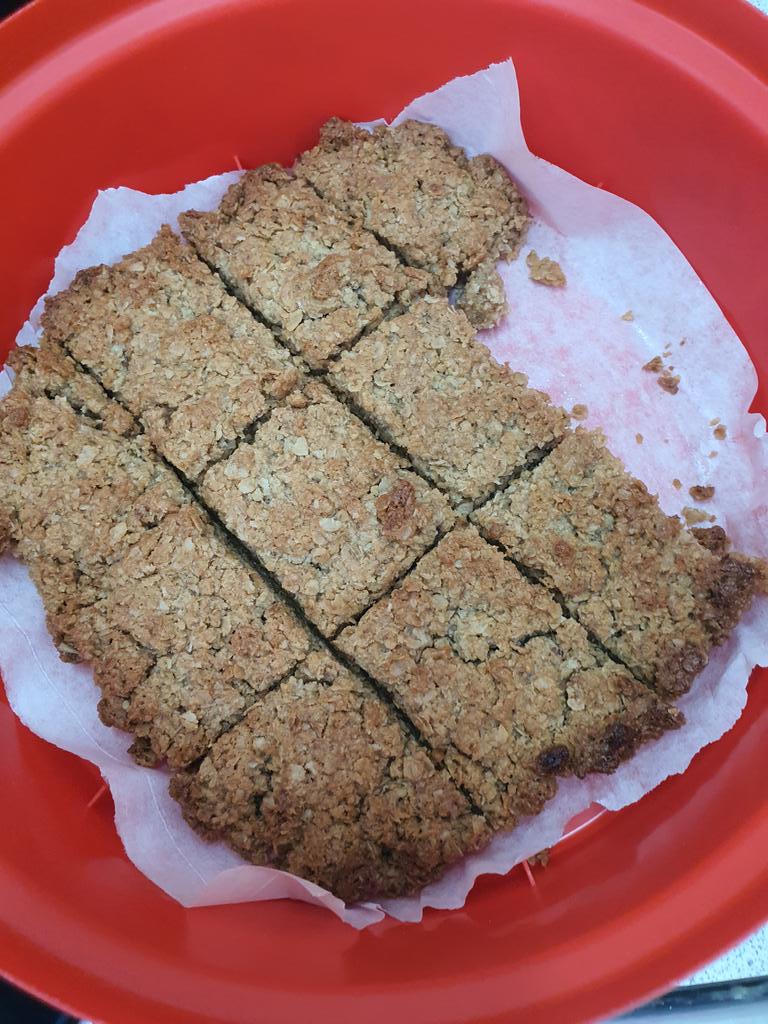 Food_Tech_Teach's tweet photo. Souffle, brownies and flapjack ❤️ #foodteacher @qegs_horncastle https://t.co/ibmxhThyLp