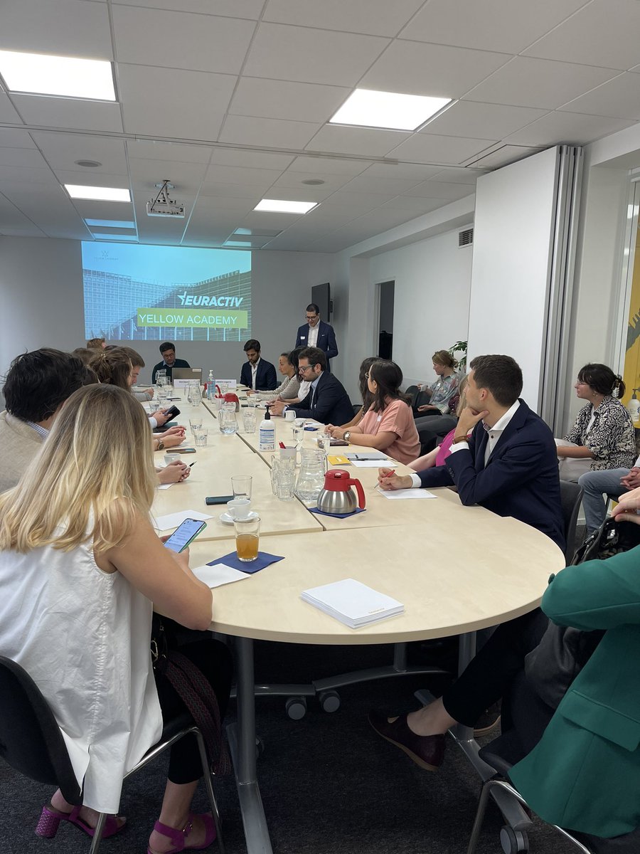 Sooo excited to be back with the first in-person @EURACTIV #YellowAcademy session after more than 2 years! 😍